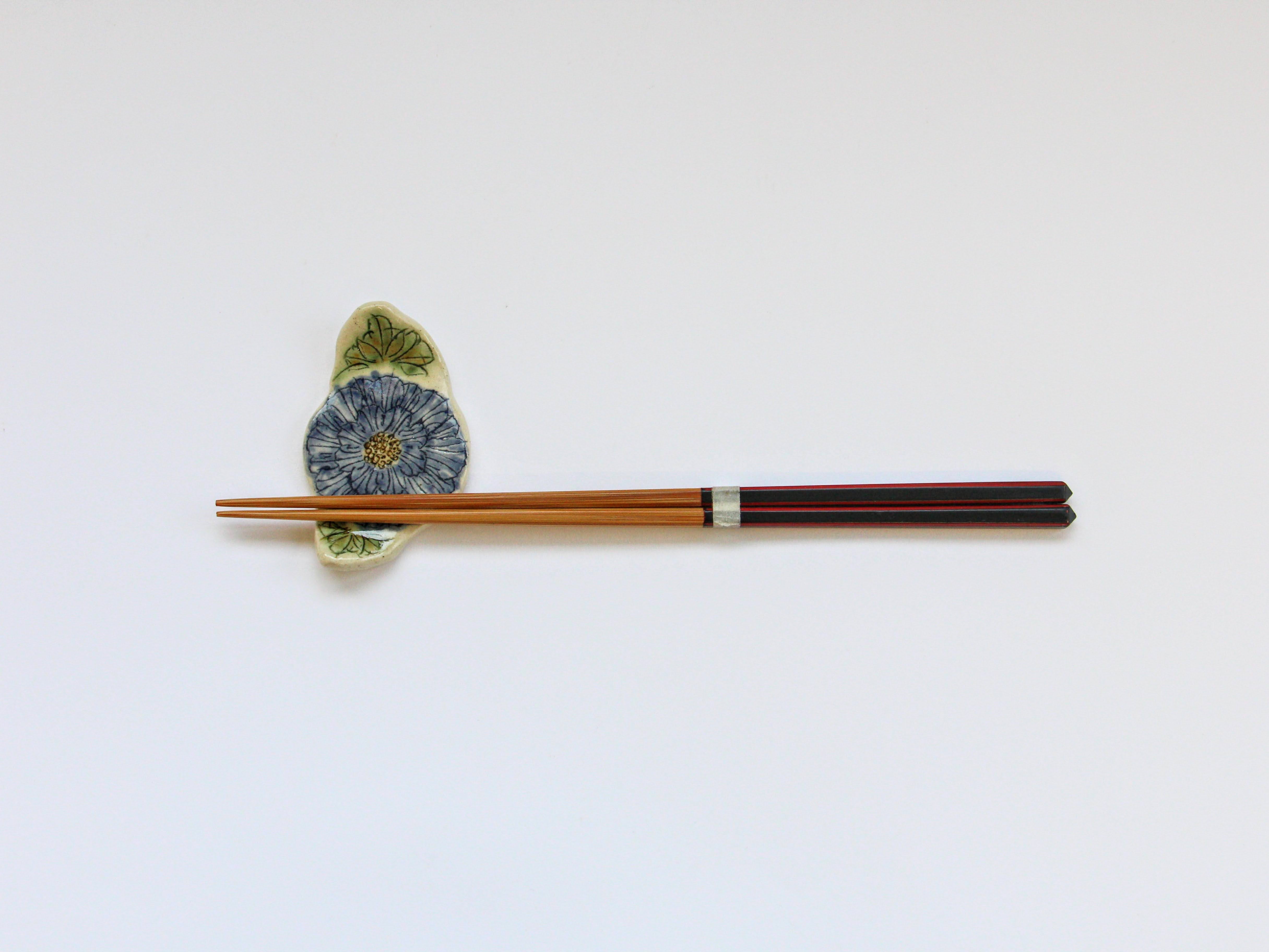 牡丹花箸置き青【加藤芳平】
