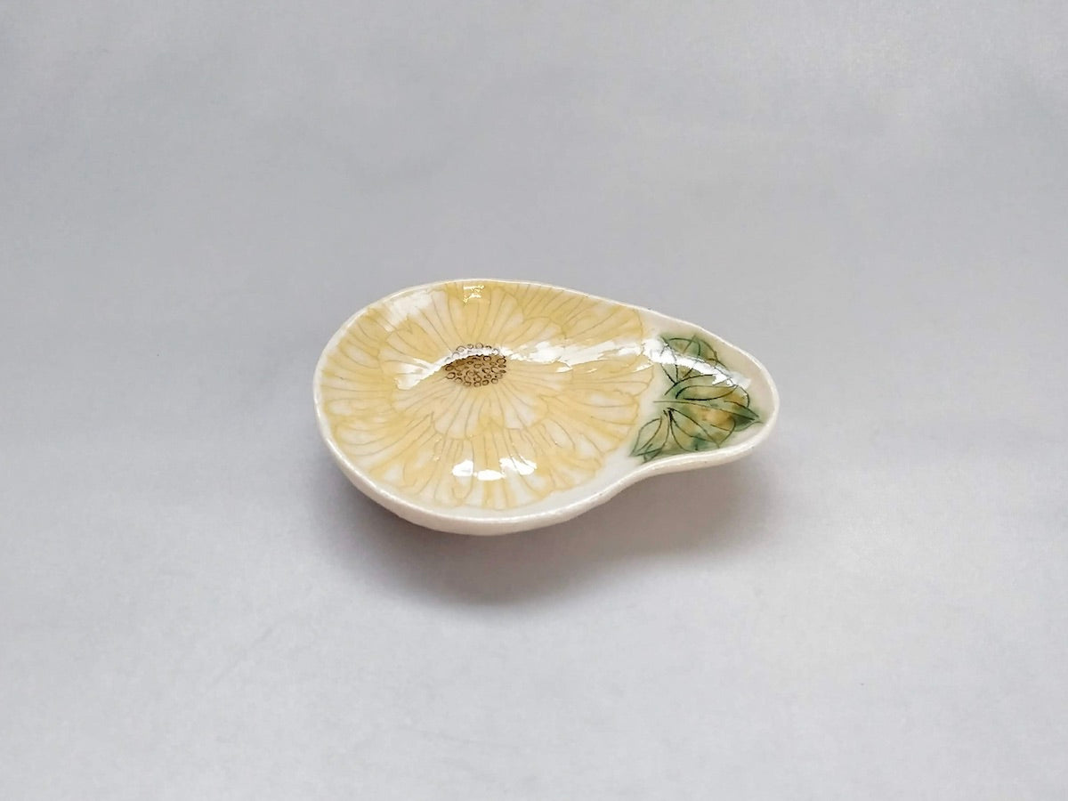 舞牡丹紋まが玉三つ足小皿 黄【加藤芳平】