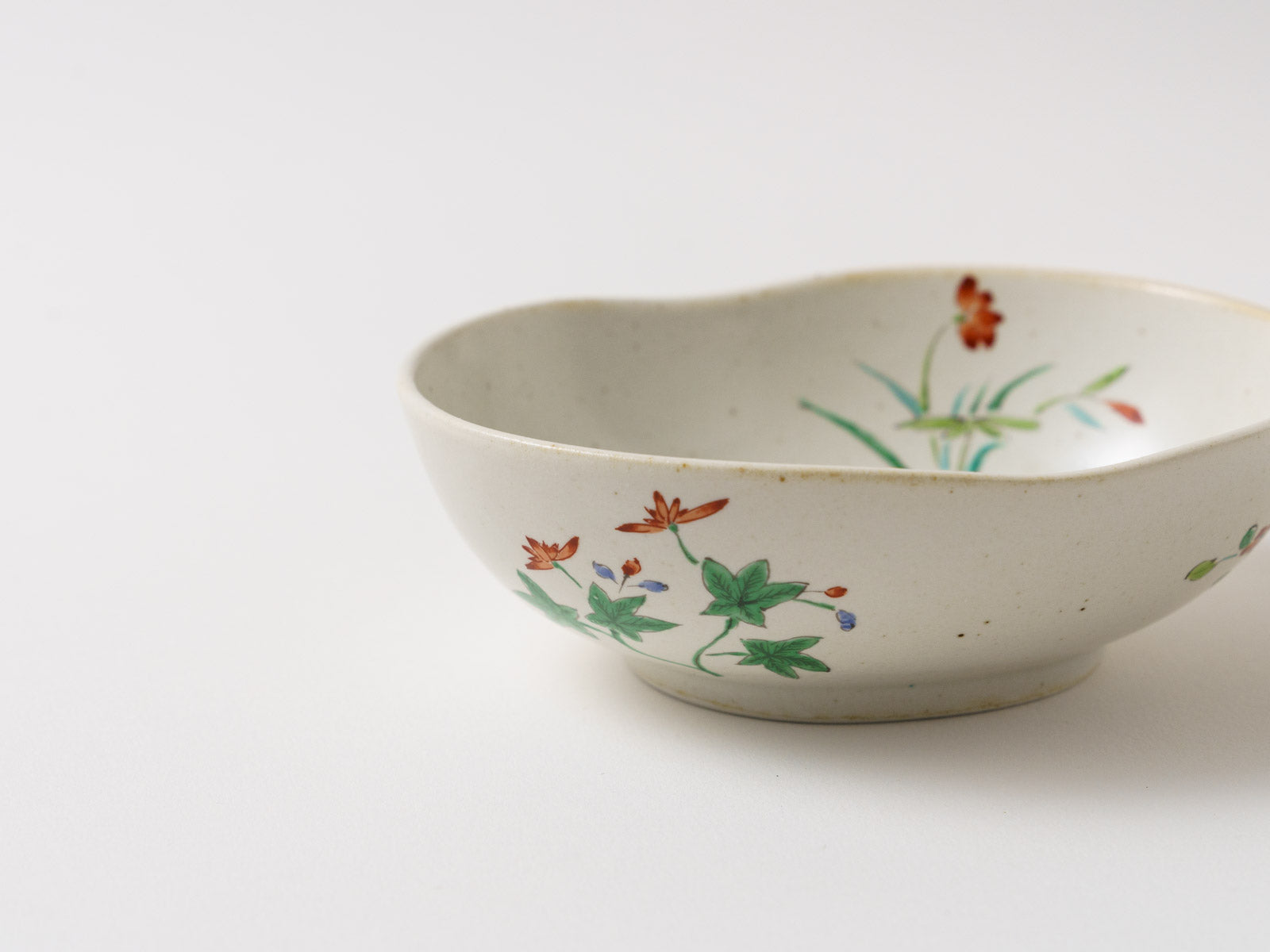 繭型小鉢 新李朝釉錦色絵草花【福泉窯】