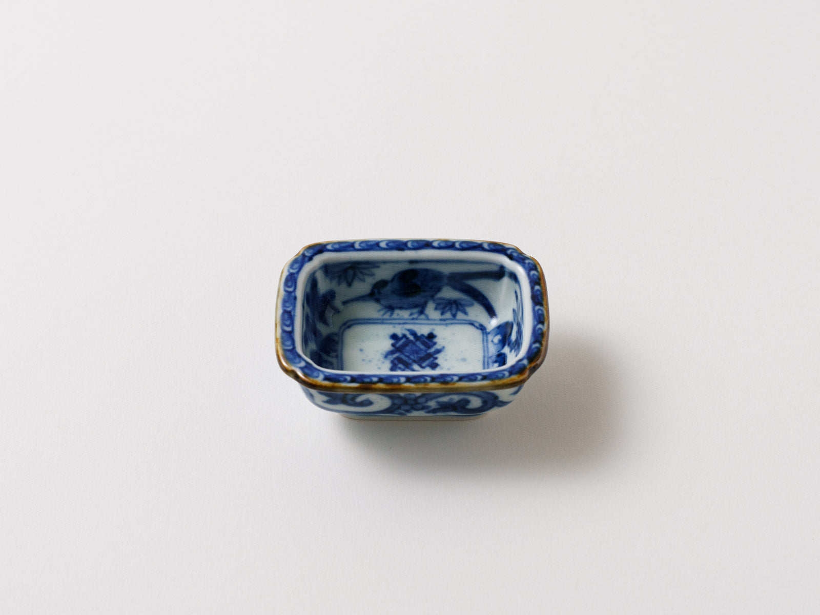 隅切角千代口 染付草花巻物絵【福泉窯】