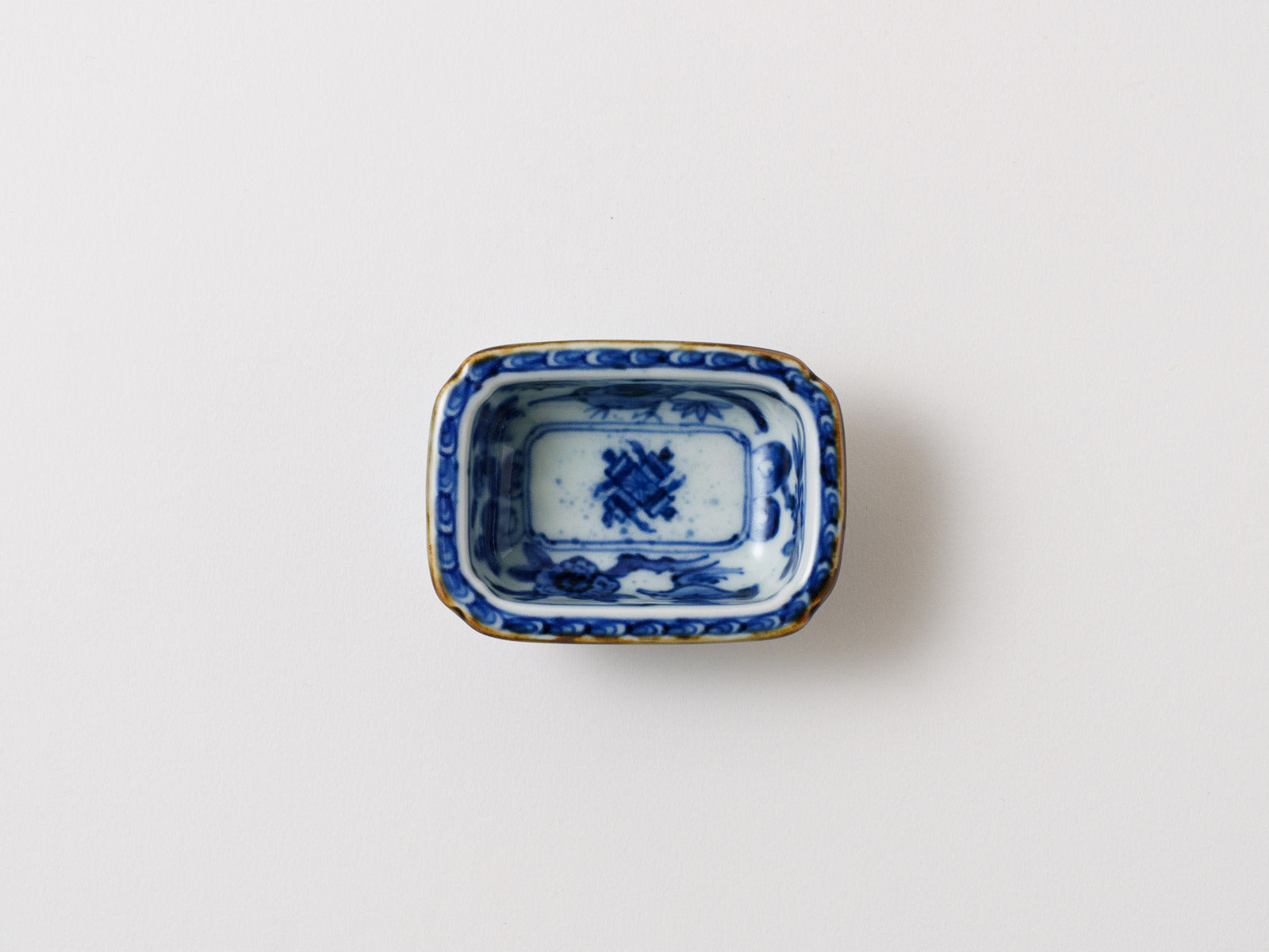 隅切角千代口 染付草花巻物絵【福泉窯】
