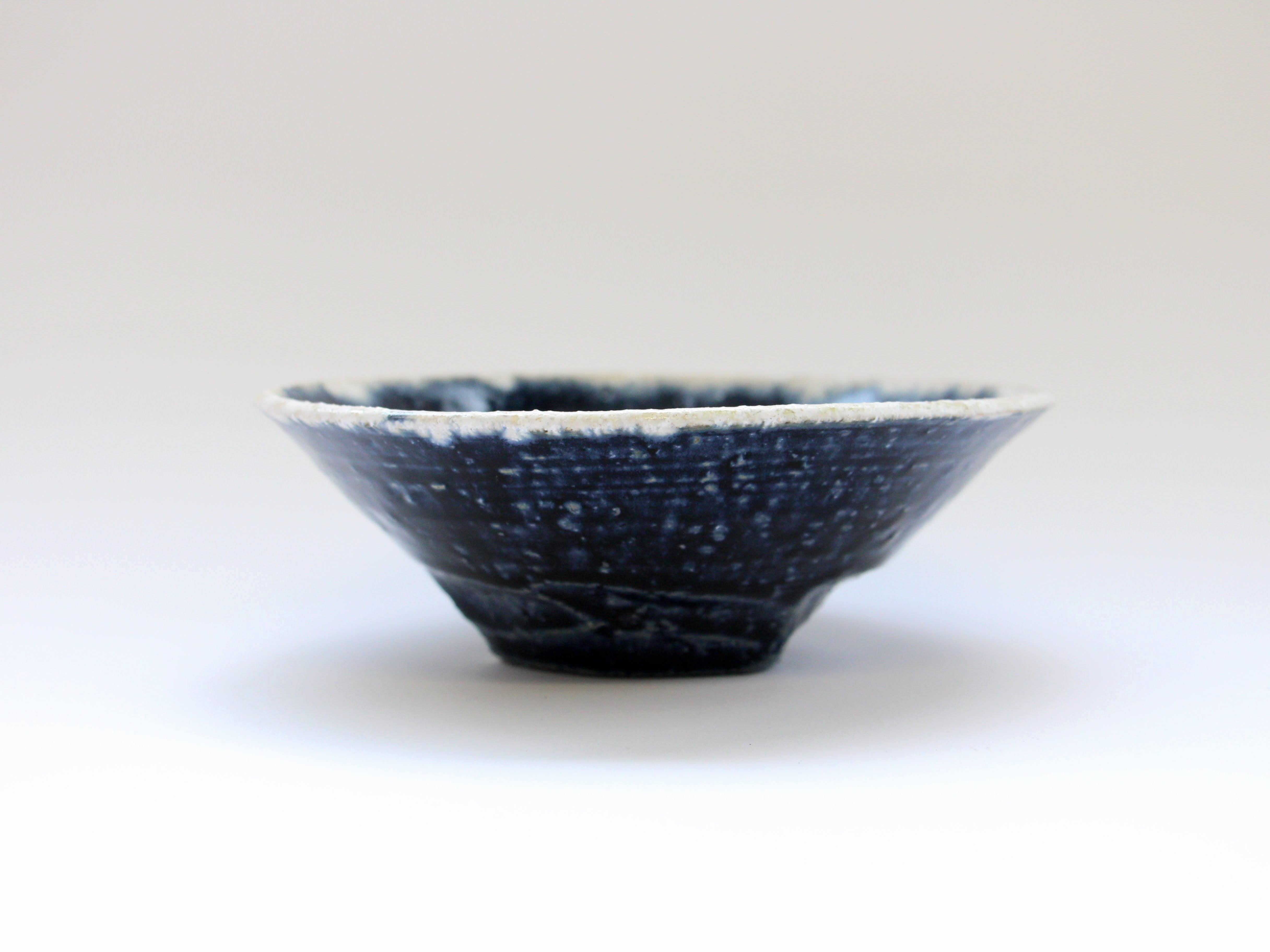 藍釉口白5.5寸浅鉢【山本一仁】