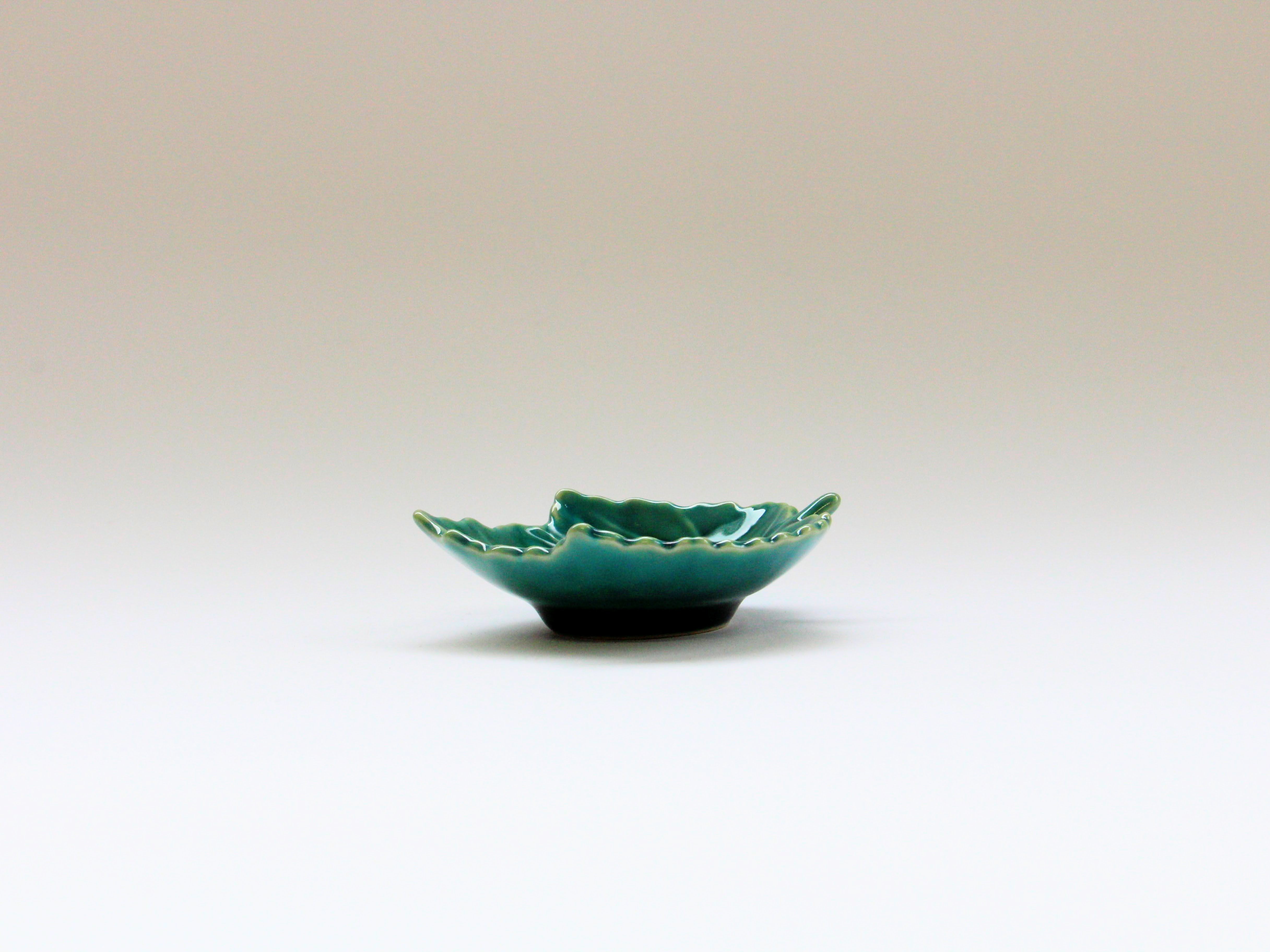 濃緑釉葉型小皿【梶謙製磁】