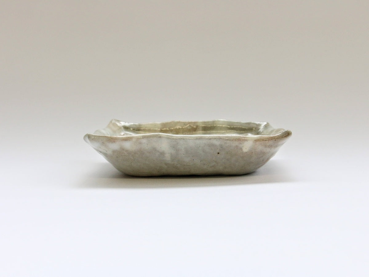 粉引角小皿【小栗大幸】