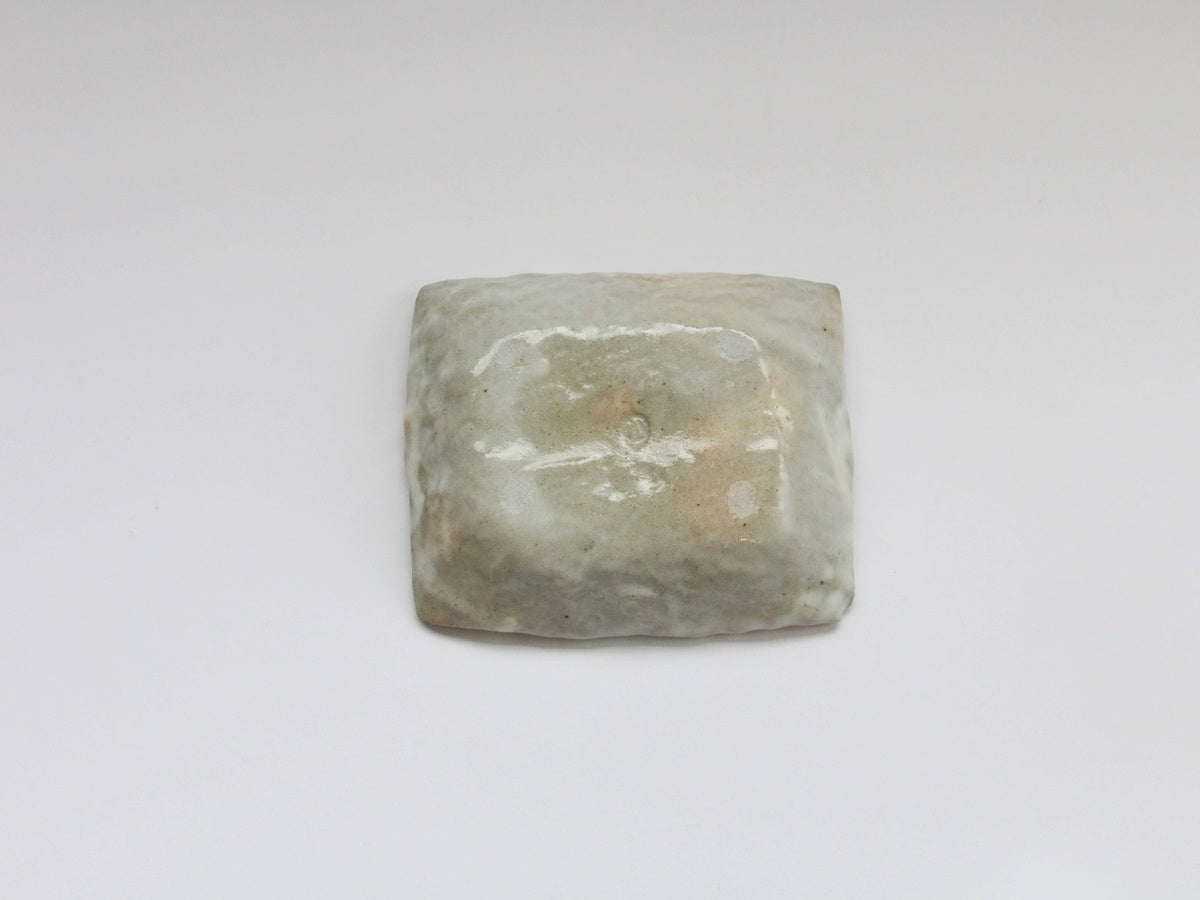 粉引角小皿【小栗大幸】