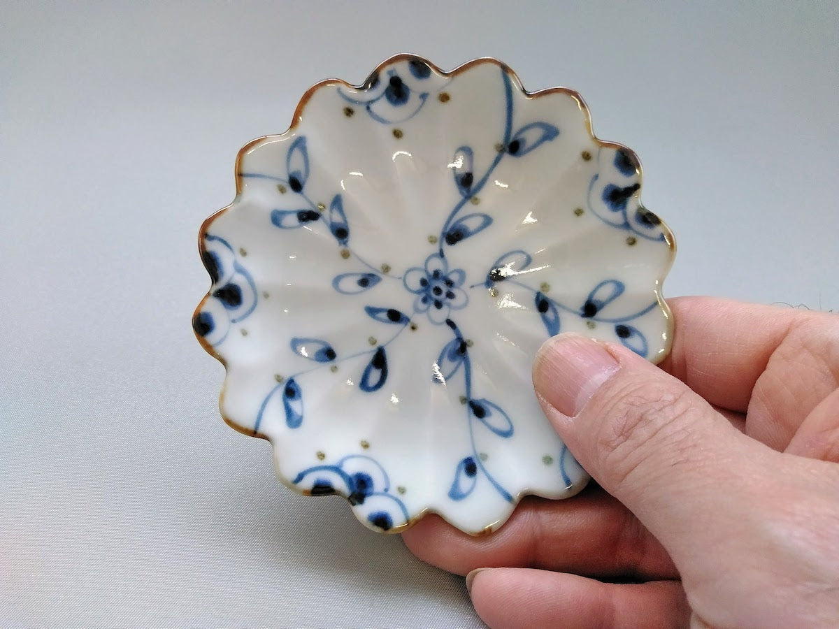 つる花唐草花型手塩皿【徳七窯】