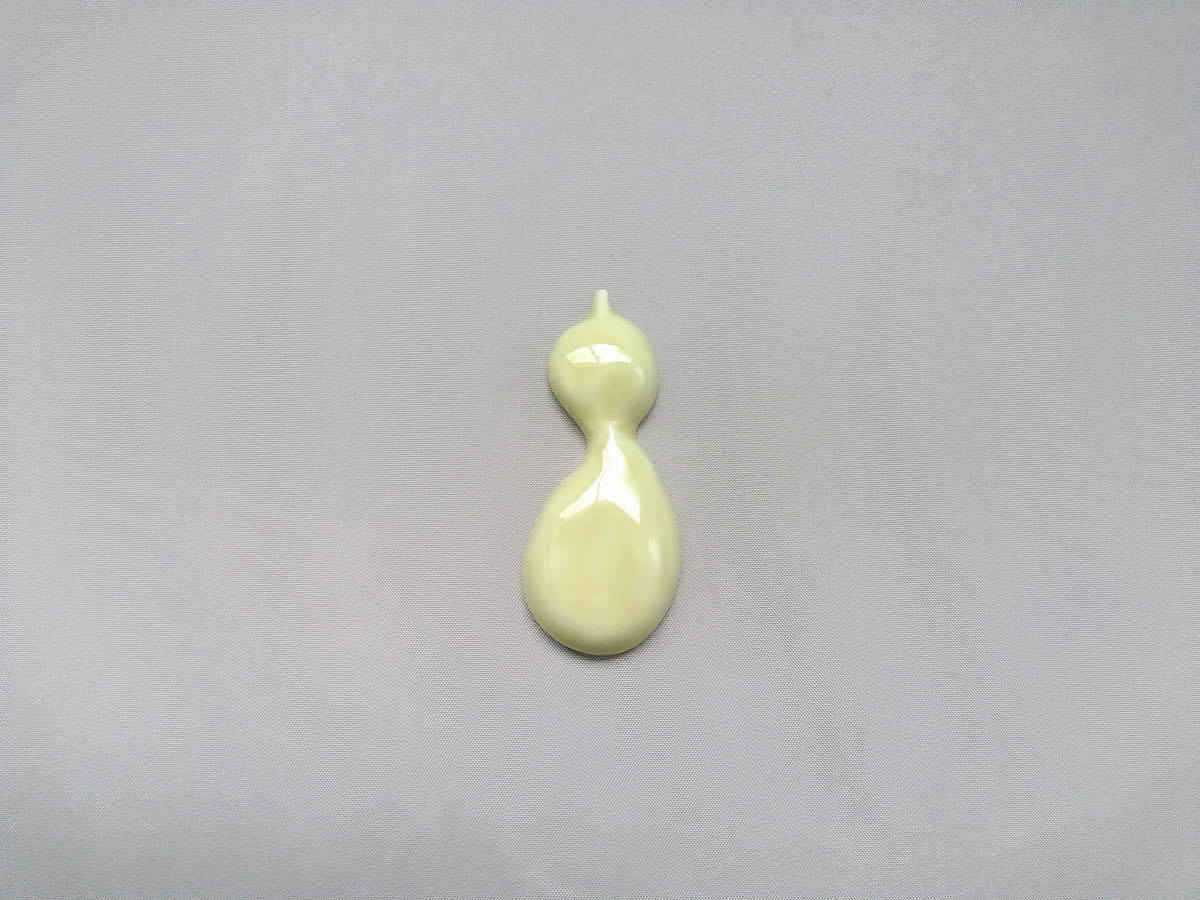 瓢型箸置き うす黄【陶工房楽】