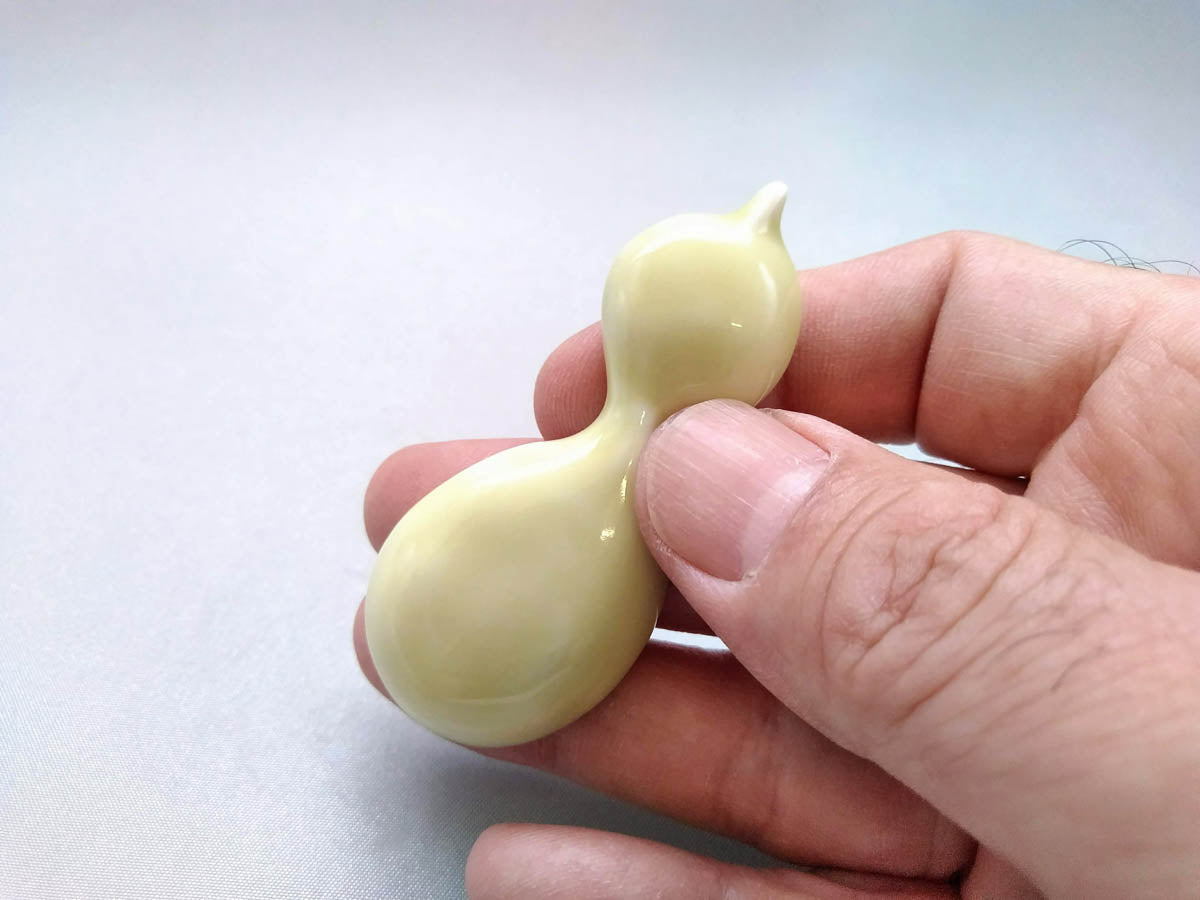 瓢型箸置き うす黄【陶工房楽】