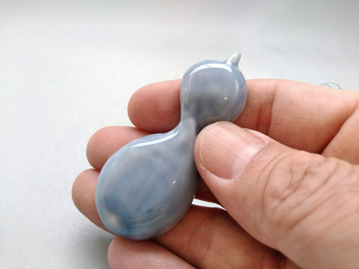 瓢型箸置き うす青【陶工房楽】