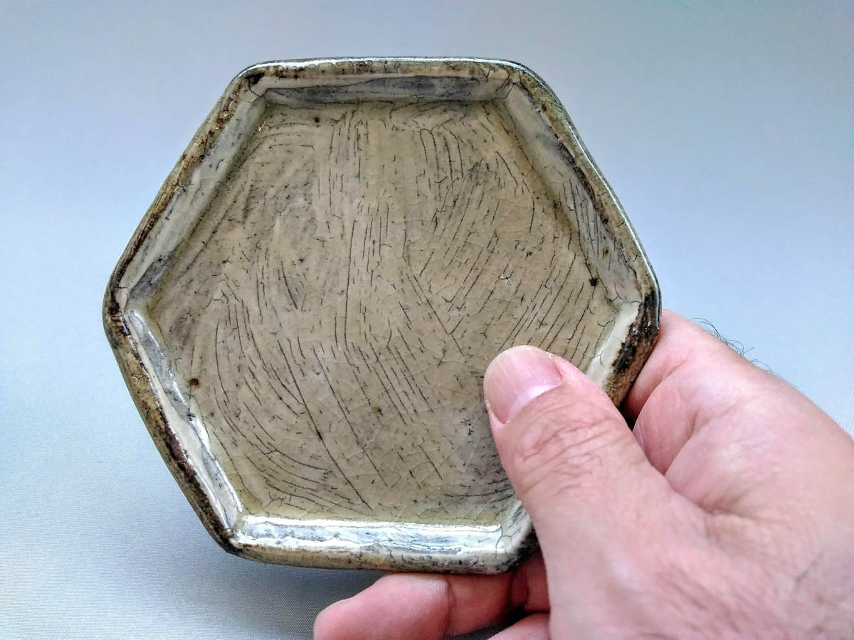刷毛目六角小皿【王天家窯】