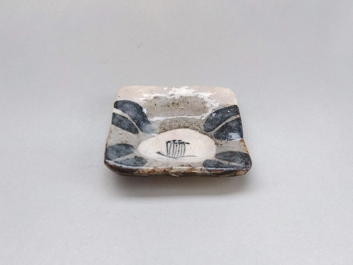 鼠志野椿角小皿【佐藤和次】