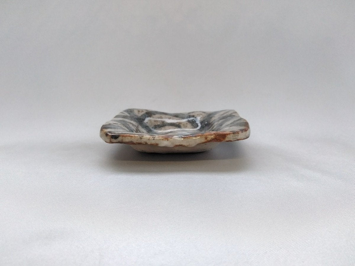 鼠志野青海波角小皿【佐藤和次】
