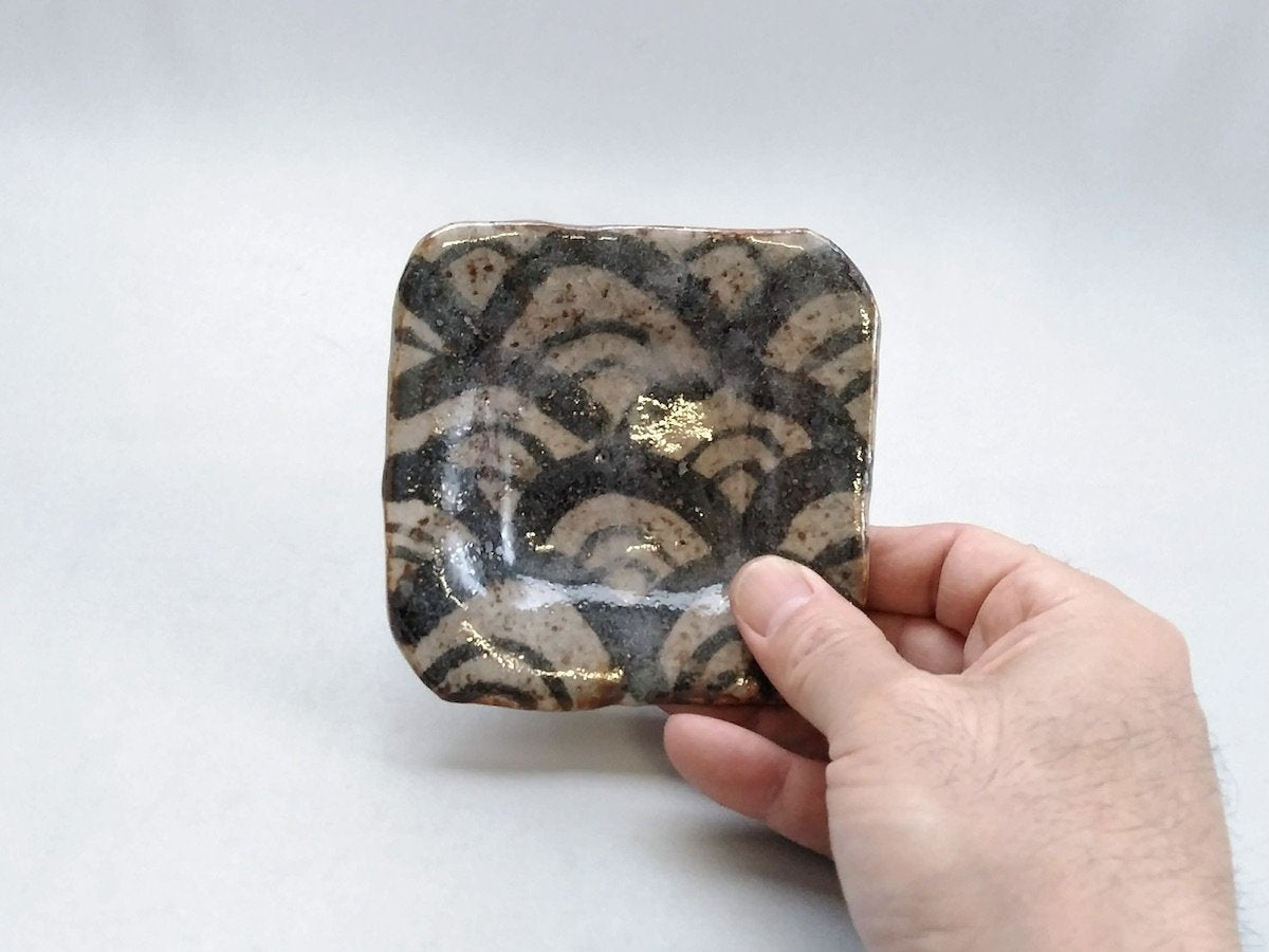 鼠志野青海波角小皿【佐藤和次】